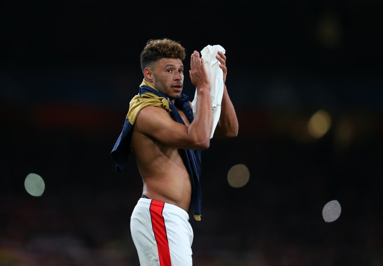 Arsenal có thể ''tan đàn xẻ nghé'' trong Hè này và đó là cơ hội để Liverpool cuỗm lấy Oxlade-Chamberlain Arsenal có thể ''tan đàn xẻ nghé'' trong Hè này và đó là cơ hội để Liverpool cuỗm lấy Oxlade-Chamberlain