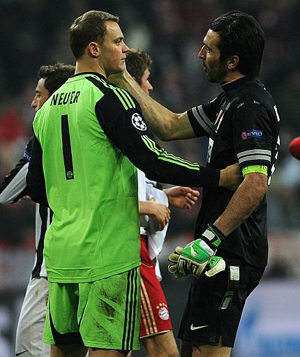 Neuer v&agrave; Buffon sắp trở th&agrave;nh ''cựu thủ m&ocirc;n đắt nhất thế giới''