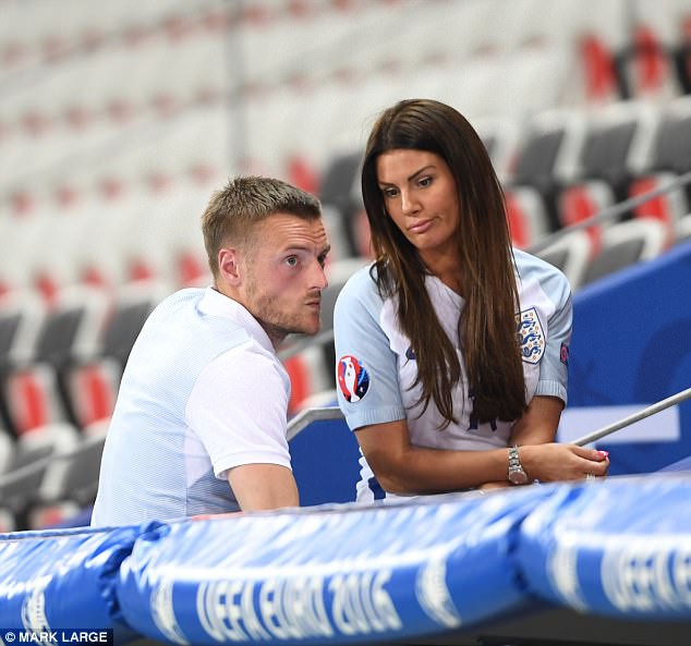 Bà xã của Jamie Vardy có thể đi theo ''phục vụ'' chồng trên đất Nga Hè năm sau Bà xã của Jamie Vardy có thể đi theo ''phục vụ'' chồng trên đất Nga Hè năm sau