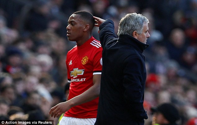 Mou đang cáu tiết vì MU chần chừ chưa gia hạn với cả Martial lẫn Rojo Hình ảnh: Mou đang cáu tiết vì MU chần chừ chưa gia hạn với cả Martial lẫn Rojo