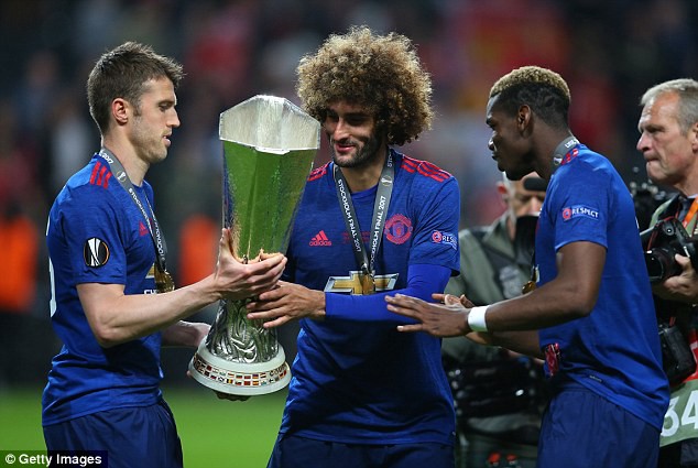 MU cần tăng cường tiền vệ sau khi chia tay Carrick và Fellaini Hè này hình ảnh: MU cần tăng cường tiền vệ sau khi chia tay Carrick và Fellaini Hè này
