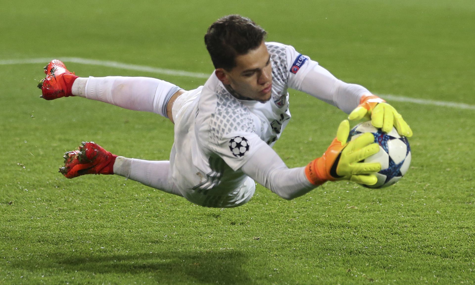 Ederson được đ&aacute;nh gi&aacute; l&agrave; TM to&agrave;n diện