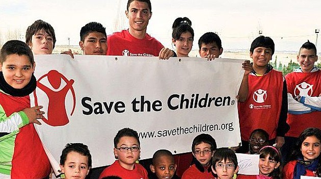 Rất nhiều hoạt động thiện nguyện của Ronaldo l&agrave; hướng đến trẻ em gặp nhiều kh&oacute; khăn hoặc bị bệnh tật khắp nơi tr&ecirc;n thế giới