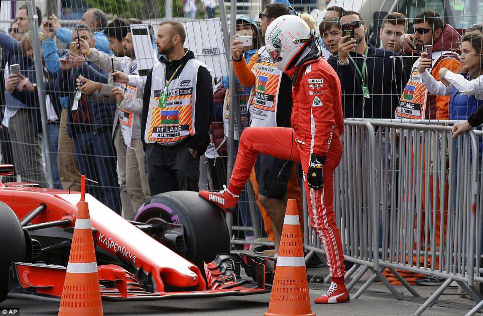 Vettel ngán ngấm sau khi mắc lỗi và chỉ cán đích thứ 4, mất ngôi đầu BXH tổng các tay đua vào tay Hamilton hình ảnh: Vettel ngán ngấm sau khi mắc lỗi và chỉ cán đích thứ 4, mất ngôi đầu BXH tổng các tay đua vào tay Hamilton