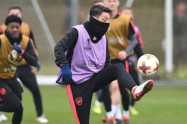 H&igrave;nh ảnh: Ozil đ&atilde; trở lại tập luyện h&ocirc;m qua sau 2 ng&agrave;y trước đ&oacute; phải nghỉ v&igrave; bị ốm