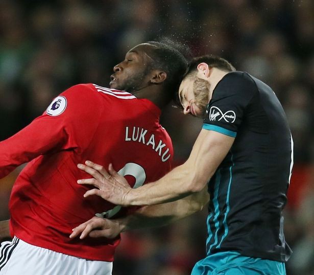 H&igrave;nh ảnh: Lukaku d&iacute;nh chấn thương kh&aacute; nguy hiểm ở trận gặp Southampton