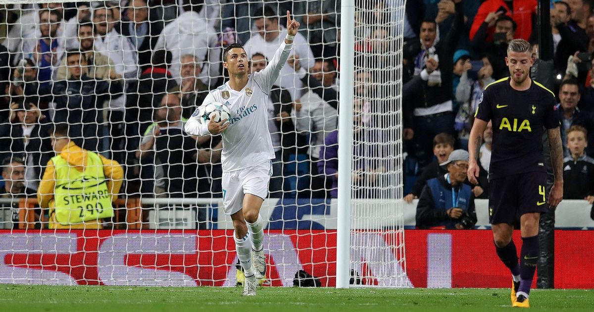 Ronaldo chọc thủng lưới Tottenham ở cả 2 lượt đi về tại vòng bảng mùa này Ronaldo chọc thủng lưới Tottenham ở cả 2 lượt đi về tại vòng bảng mùa này