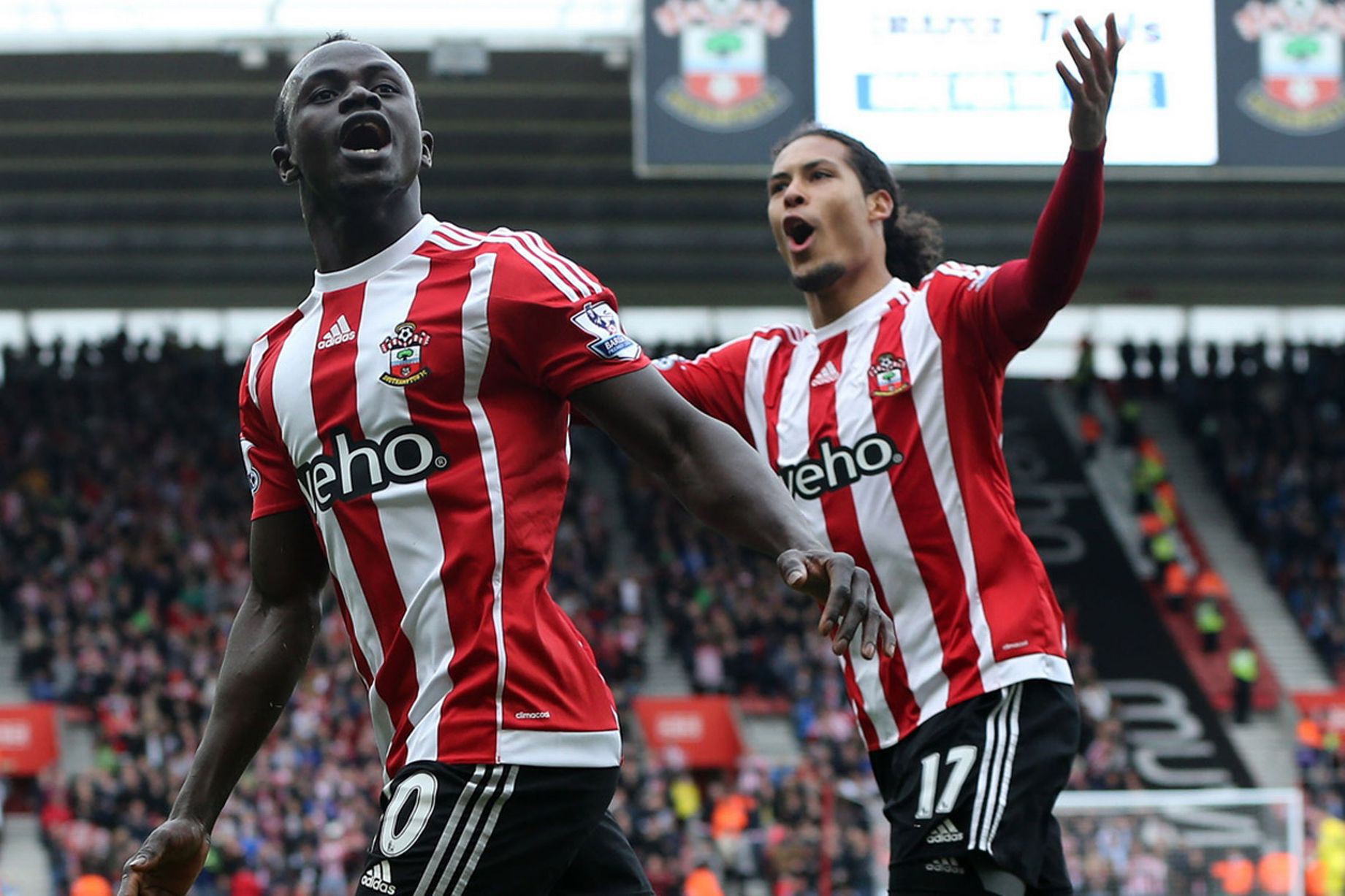 H&igrave;nh ảnh: Mane c&ugrave;ng Van Dijk c&ugrave;ng dắt tay nhau đến Liverpool năm trước năm sau