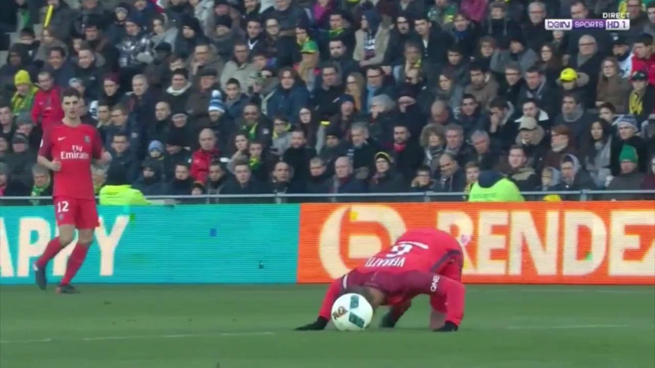 Án phạt của Verratti và những thẻ phạt điên rồ trên sân cỏ