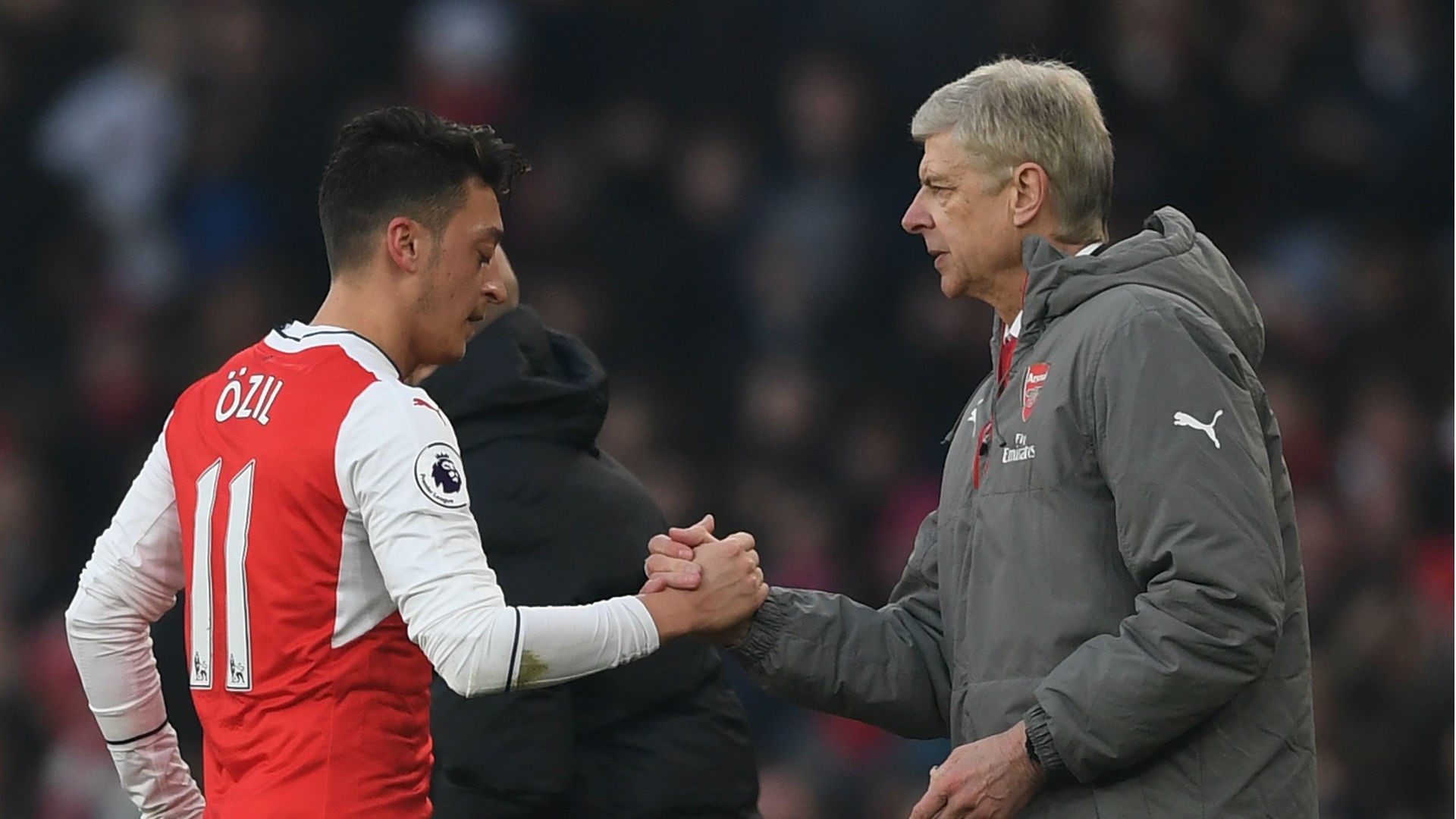Arsenal bỏ rơi ngôi sao Mesut Oezil ở đại chiến với Bayern Munich