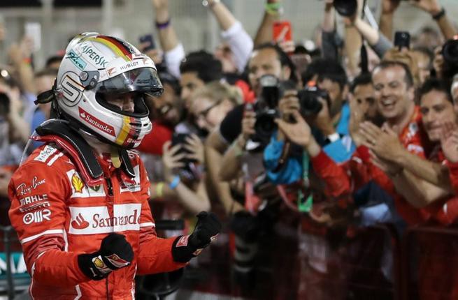 Bahrain GP đua tối nay: Vettel giành Pole, Hamilton bị phạt