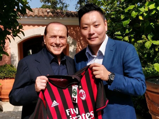 Berlusconi bán Milan cho Trung Quốc, derby Milano mất giá thê thảm