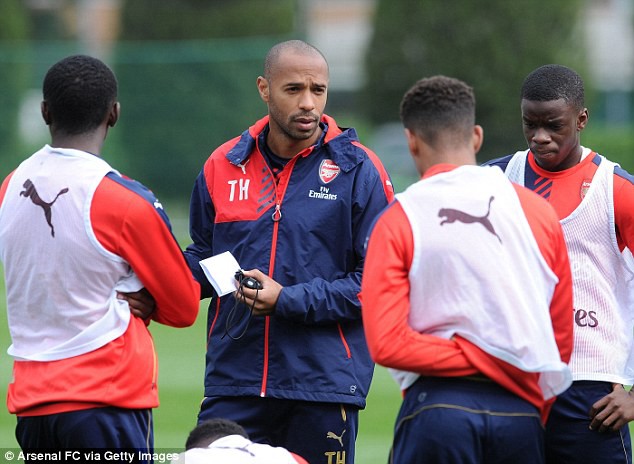 Bị nghi "xin bằng HLV", Henry khó trở thành HLV Arsenal?