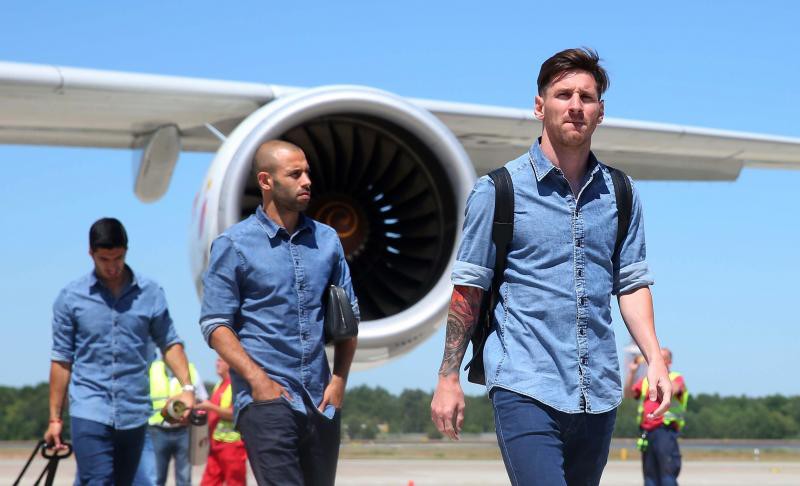 Cầu thủ và cơn ác mộng máy bay: Đến Messi cũng suýt... gặp nguy
