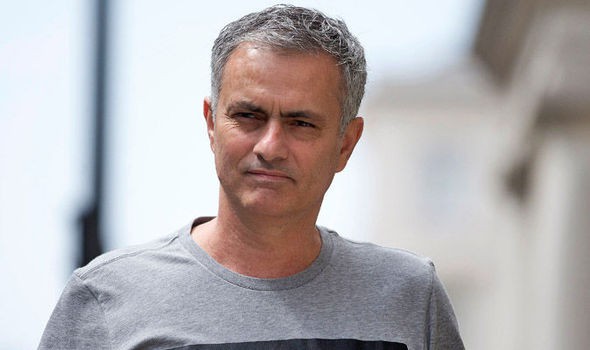 Chốt “danh sách săn đầu người” của Mourinho trong tuần này