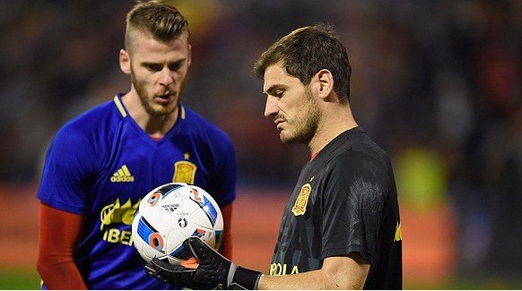EURO 2016 sẽ chứng kiến hai thế hệ thủ môn so găng
