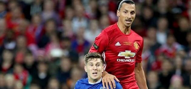 Derby Manchester: Khổng lồ Ibrahimovic chọi đá tảng Stones
