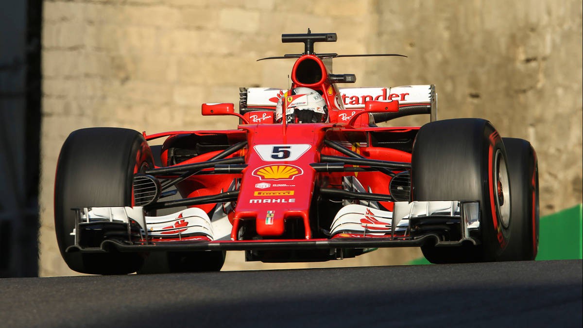 Đua phân hạng Azerbaijan GP: Vettel giành pole, Hamilton săn đuổi