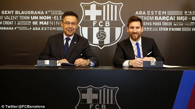 El Mundo hé lộ điều khoản giải phóng miễn phí Messi ký với Barca