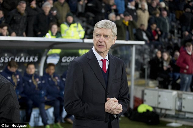 HLV Wenger sốc vì cầu thủ Arsenal thi nhau nhập viện