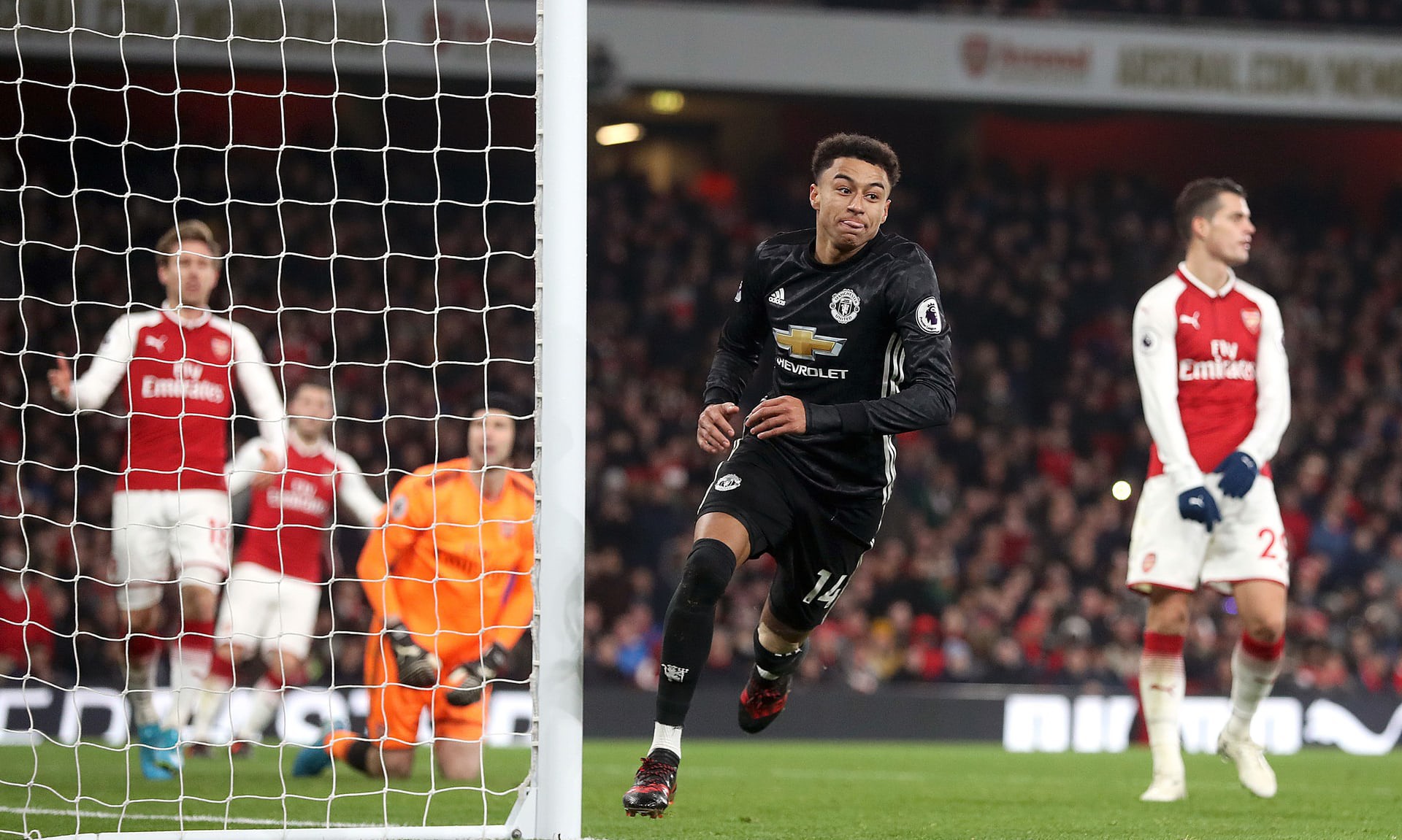 Kết quả bóng đá: Thần tài giúp "Quỷ đen" Man Utd đánh bại Arsenal