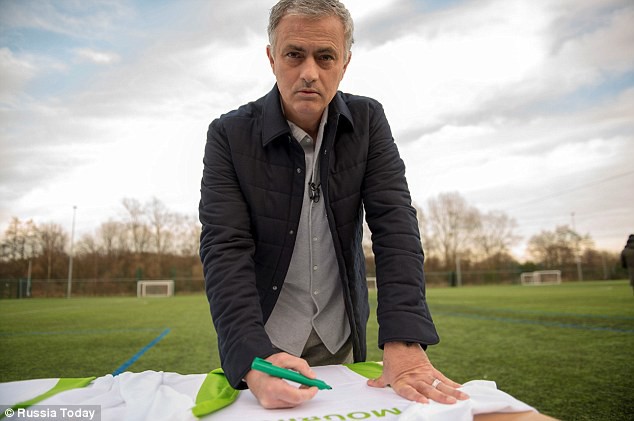Mourinho bỏ túi... 54 tỷ đồng chỉ với 4 ngày làm BLV ở World Cup 2018