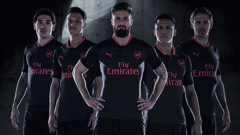 Áo đấu mới sẽ giúp Arsenal "trói" cả Oezil lẫn Sanchez?