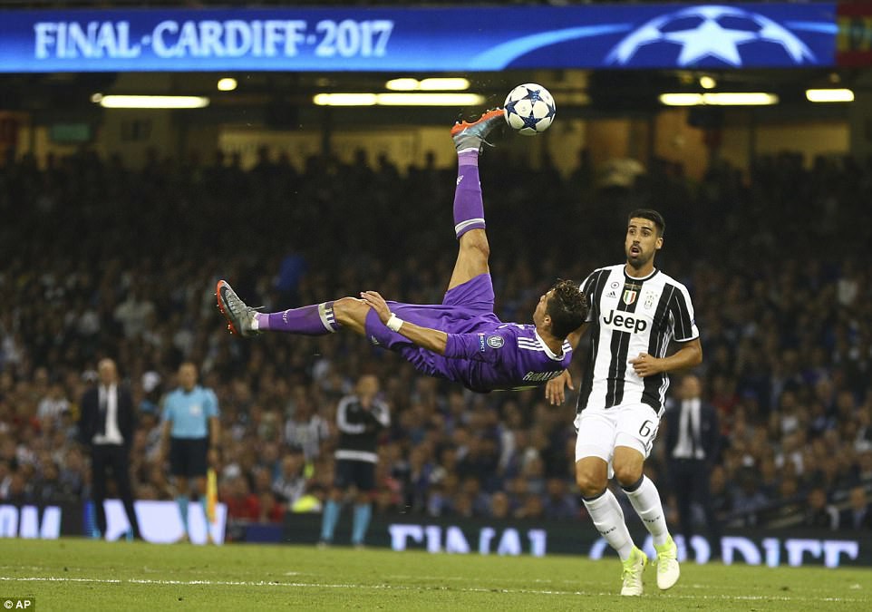 Cris Ronaldo - Cuộc soán ngôi kỳ vĩ của "sát thủ khu vực 667 mét vuông"