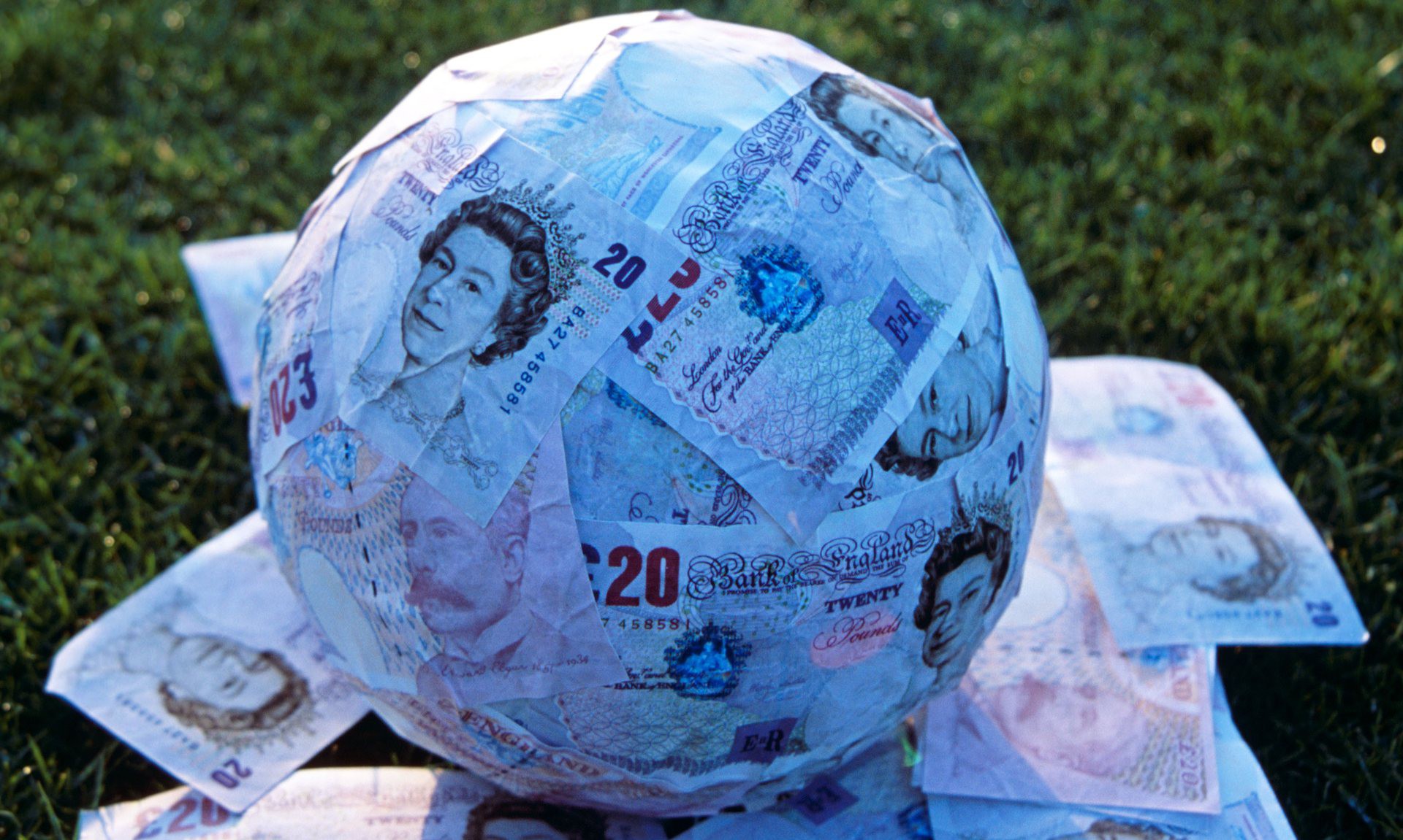Premier League - Khi quỹ lương là “bom nổ chậm”