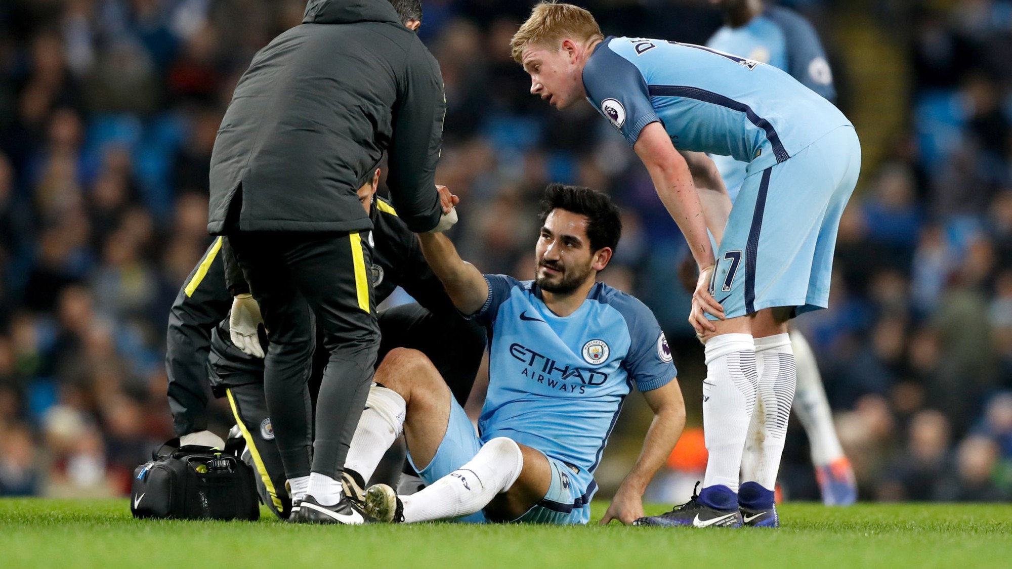 Từ “lễ tưởng niệm” cho Gundogan: Liều thuốc tinh thần đẩy lùi chấn thương