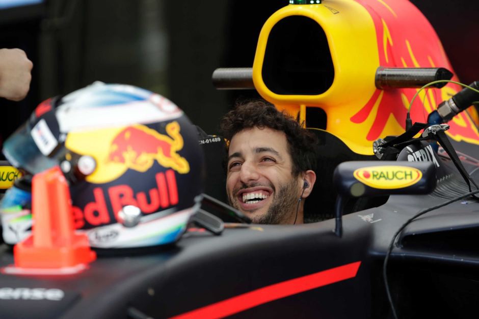 Ricciardo, Raikkonen thay nhau dẫn đầu màn chạy thử ở Bahrain Grand Prix