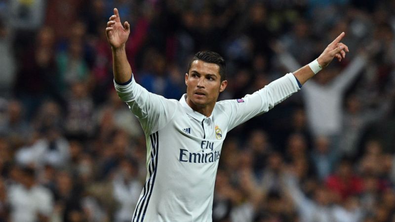 Ronaldo lập kỷ lục đá phạt thành bàn ở Champions League