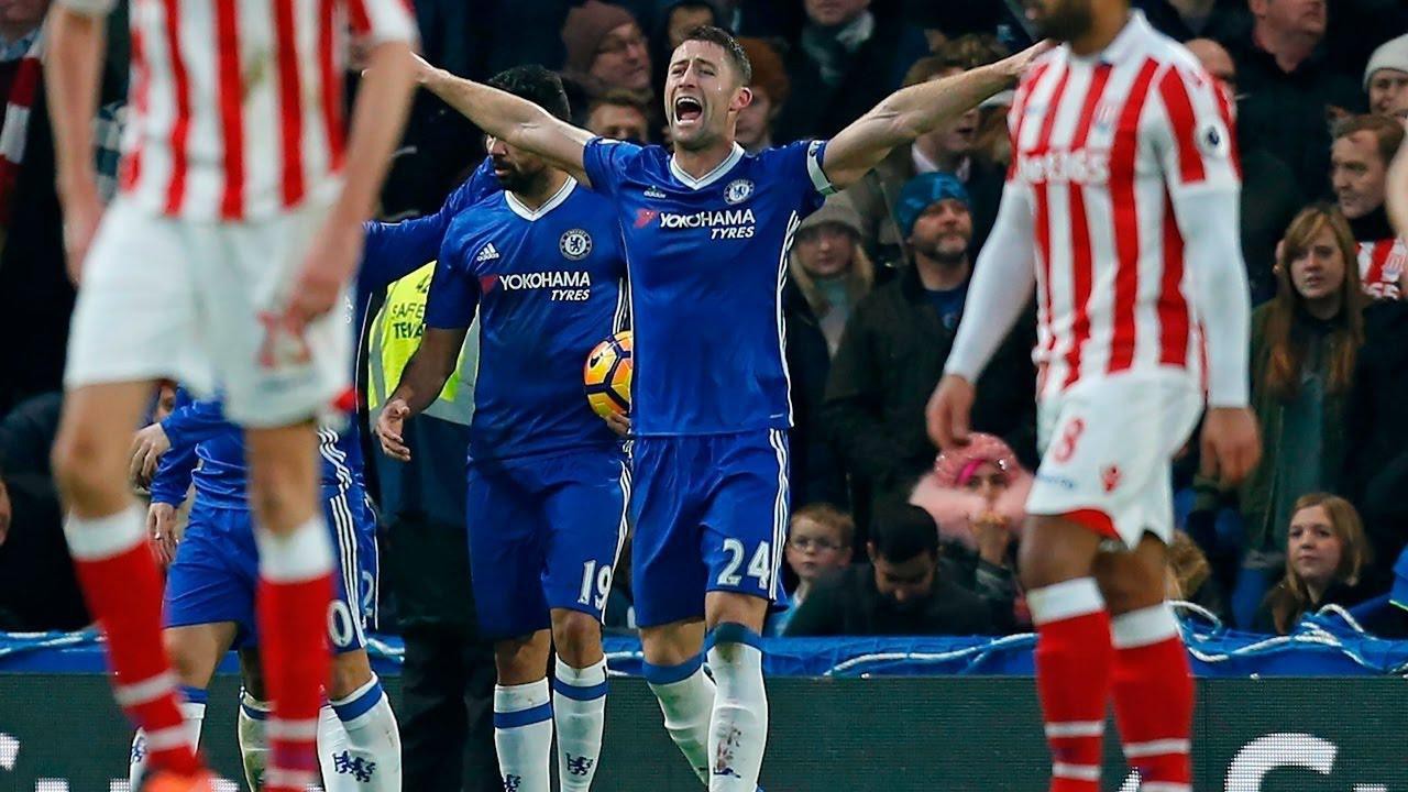 Thắng Stoke ngoạn mục phút cuối, Chelsea áp sát ngai vàng