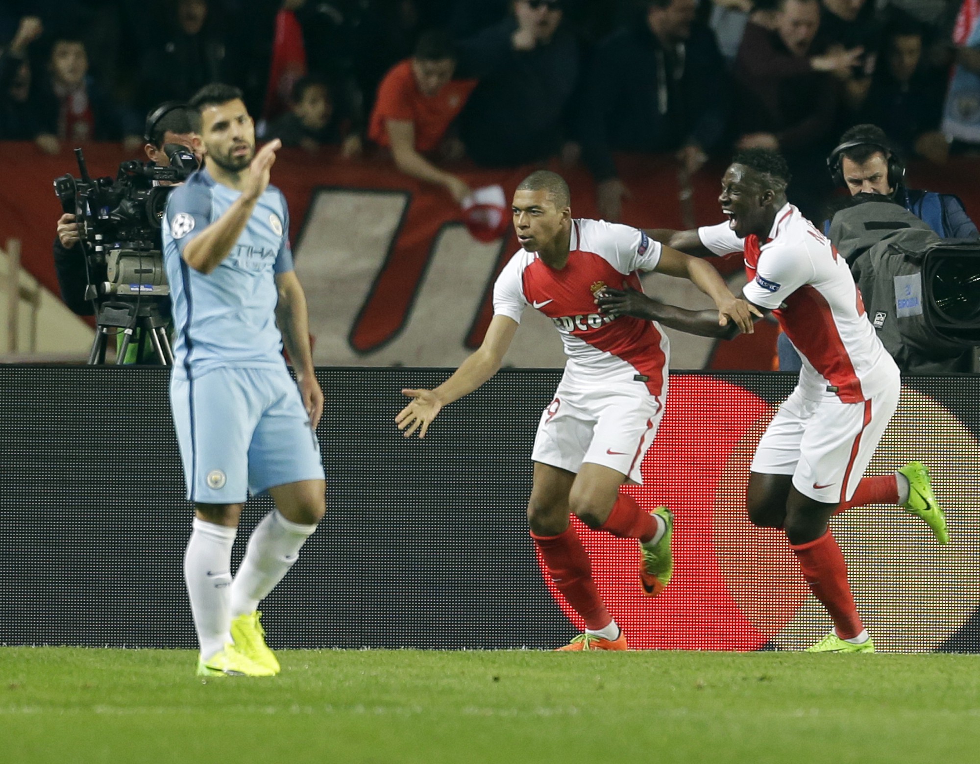 Ghi 5 bàn ở lượt đi, Man City vẫn bị loại khỏi Champions League