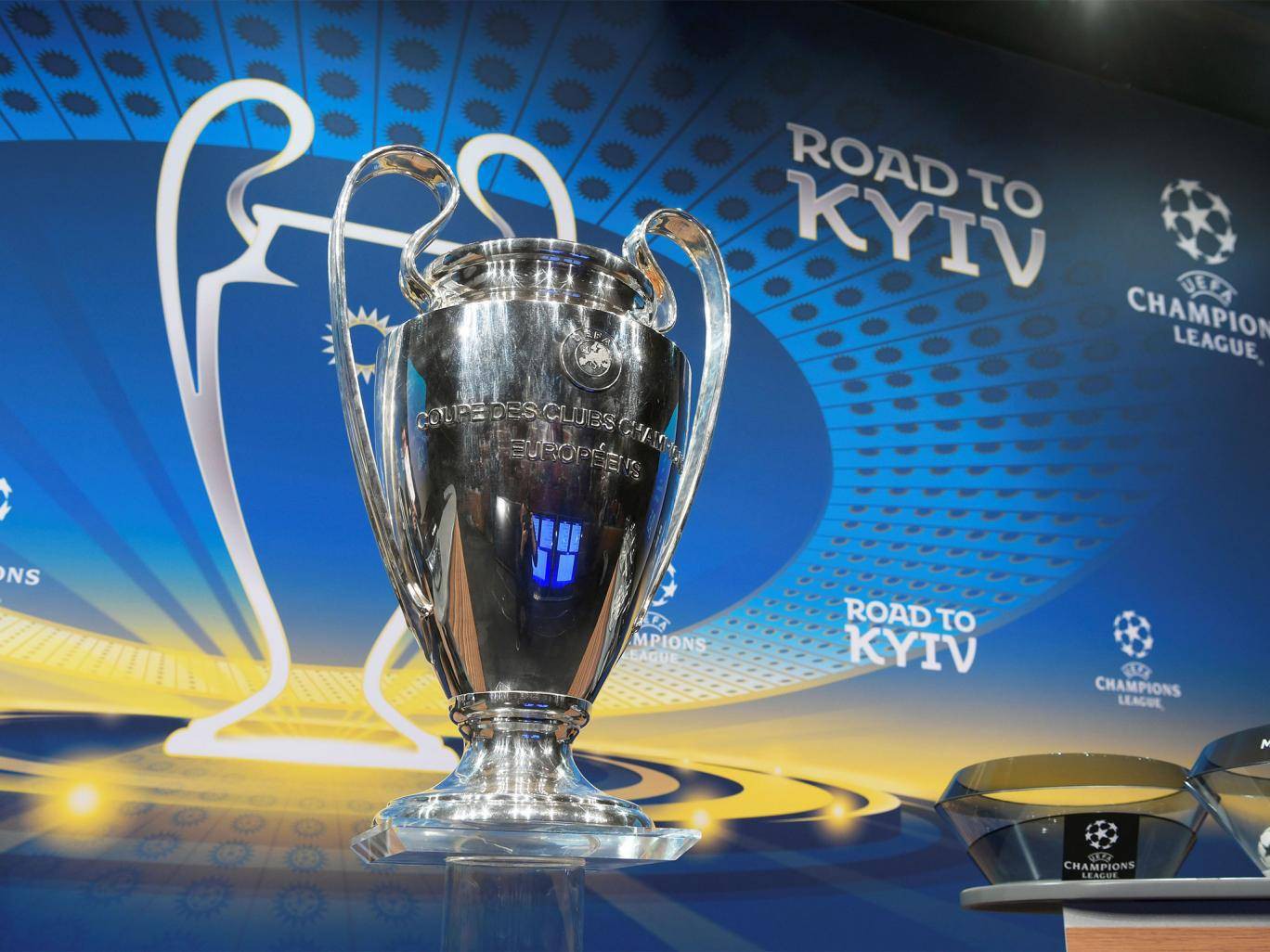 Tin bóng đá ngày 27/2: UEFA thay đổi giờ và thể thức tham dự Champions League
