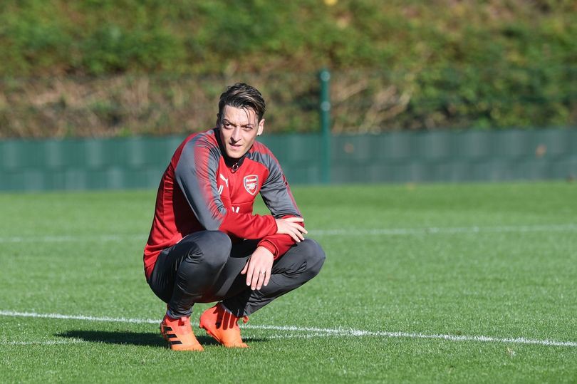 Tin bóng đá ngày 28/10: Oezil không được phép đến Man Utd trong tháng 1