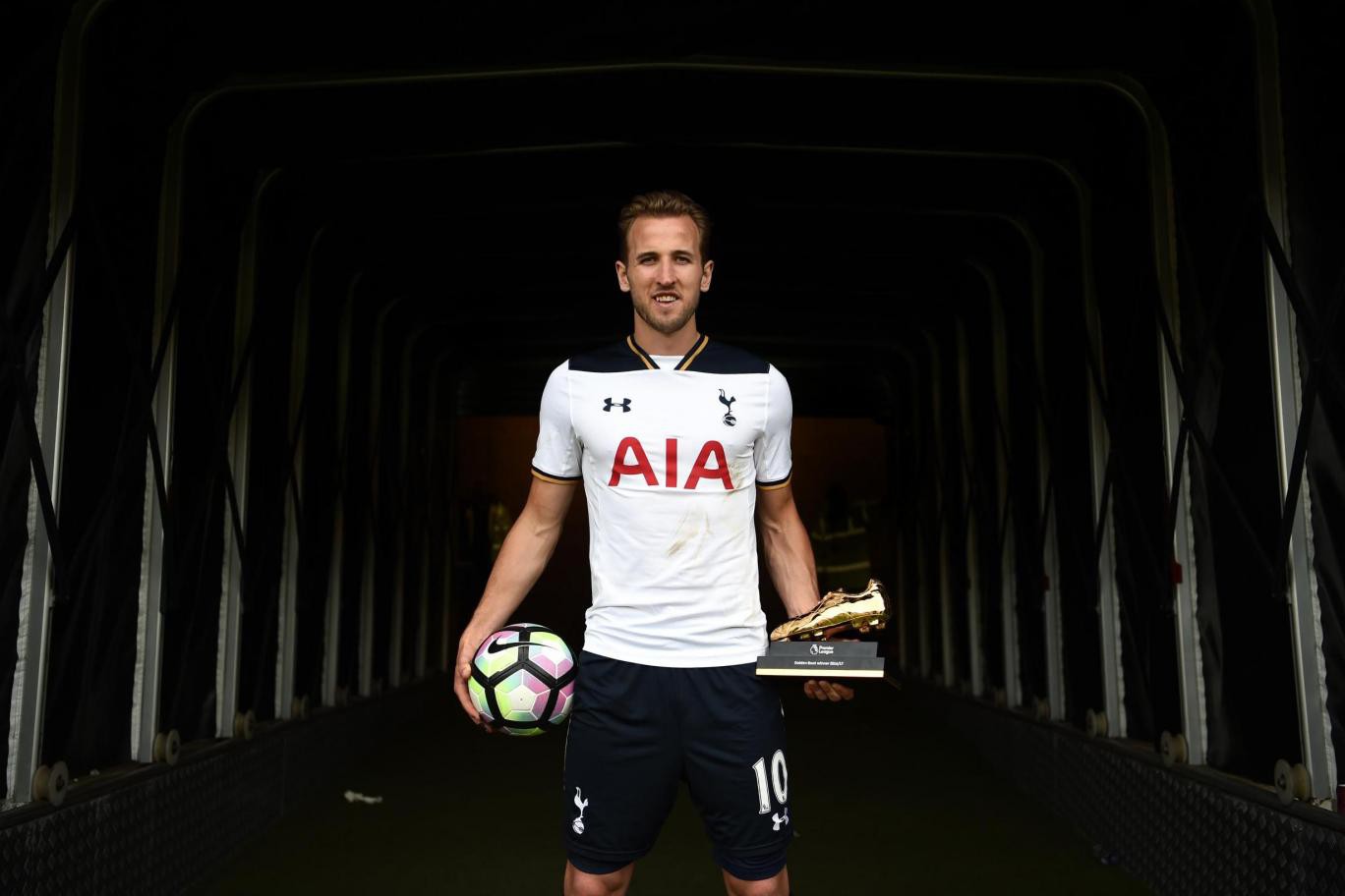 Ghi bàn vượt Messi trong năm 2017, Harry Kane sẽ được Real bứng đi?