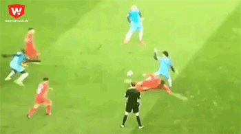 Trọng tài bị tố trù dập Man Utd lại dính “phốt” ở trận Man City - Liverpool