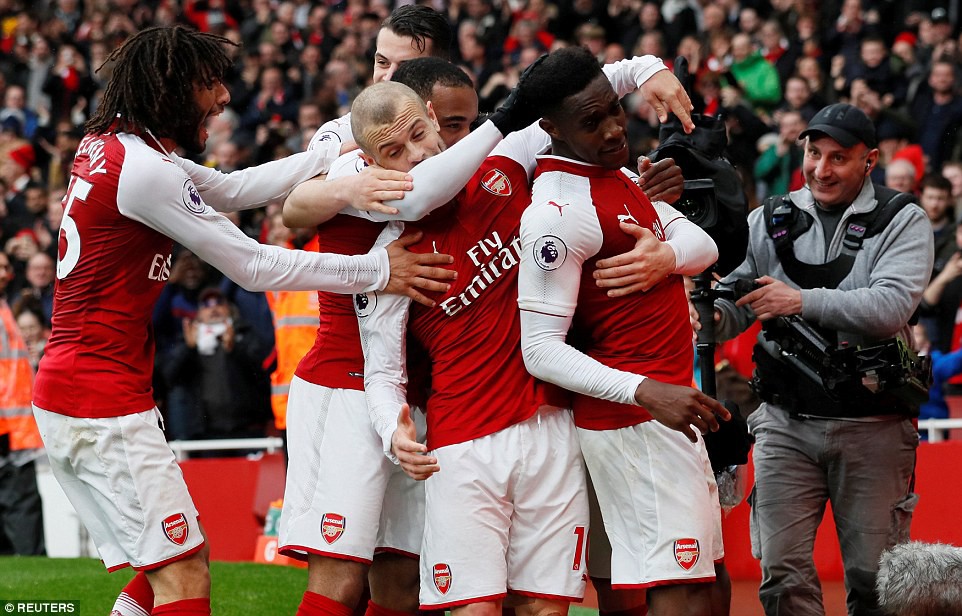 Video: Aubameyang lập kỳ tích, Welbeck bùng nổ mang về 3 điểm cho Arsenal