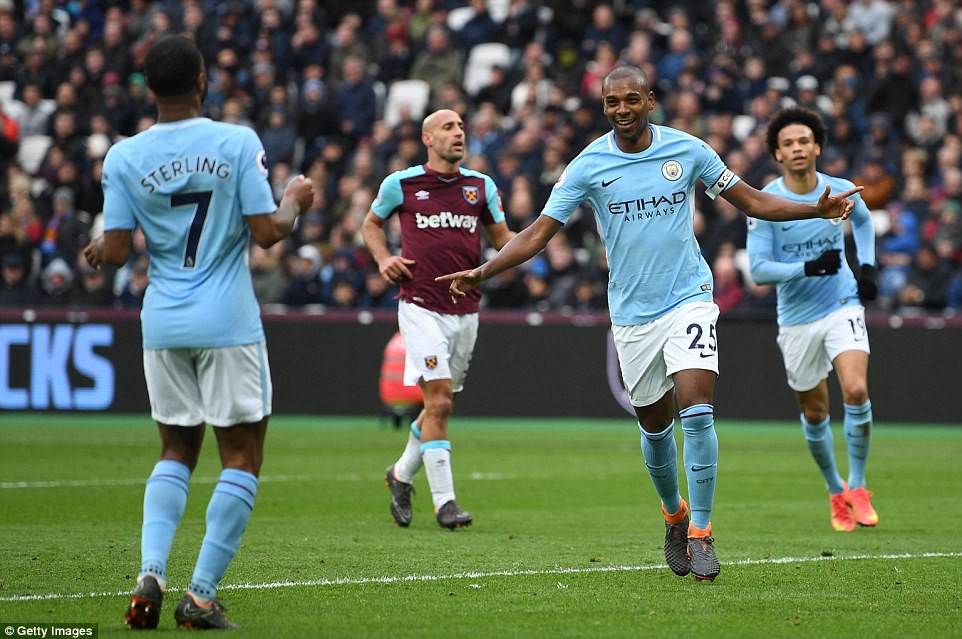 Video: Man City liên tiếp xô đổ các kỷ lục khi vùi dập West Ham