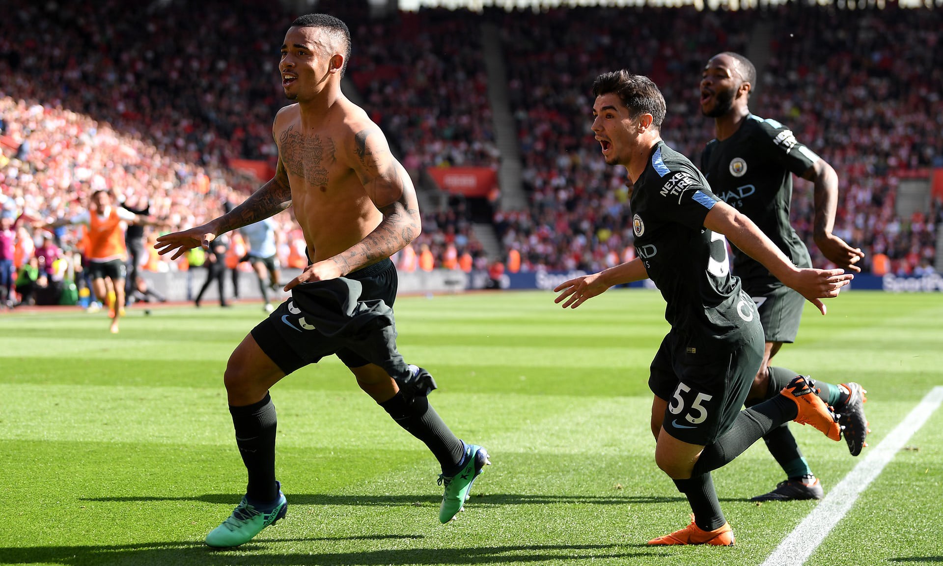 Video: Thắng nhẹ Southampton vẫn giúp Man City lập "kỷ lục kép"