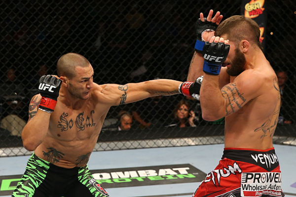 Cub Swanson (tr&aacute;i) trở lại tại UFC Fight Night 92.