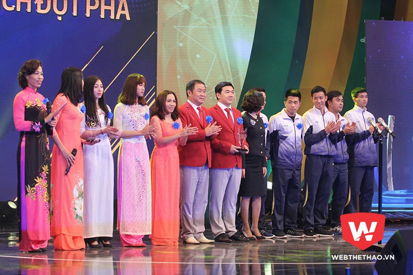 Cúp Chiến thắng 2017: Vinh danh Lê Thanh Tùng và Bùi Thu Thảo Cúp Chiến thắng 2017: Vinh danh Lê Thanh Tùng và Bùi Thu Thảo