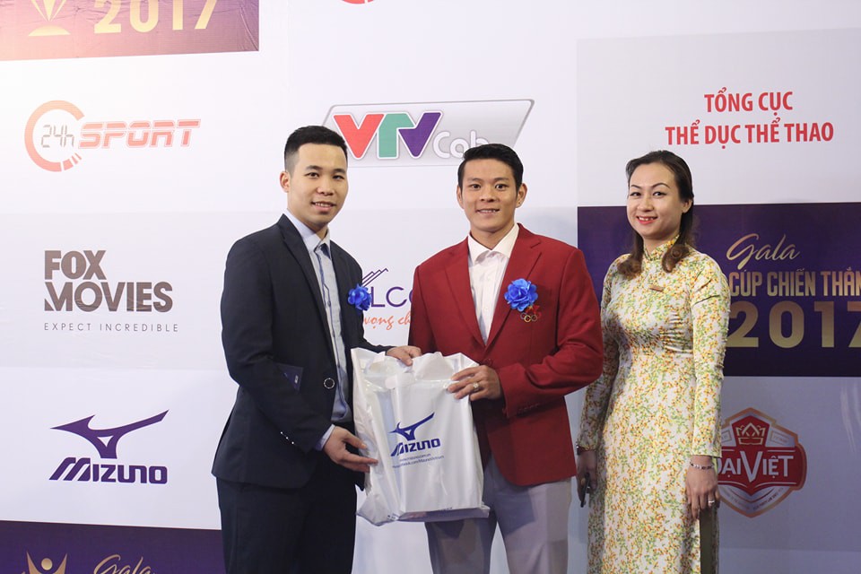Cúp Chiến thắng 2017: Vinh danh Lê Thanh Tùng và Bùi Thu Thảo Cúp Chiến thắng 2017: Vinh danh Lê Thanh Tùng và Bùi Thu Thảo