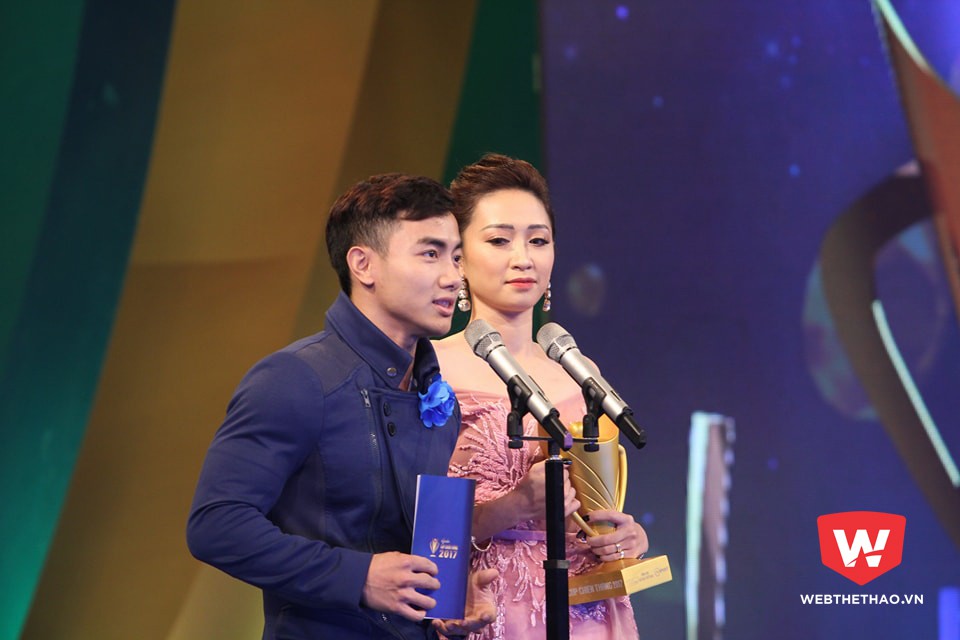 Cúp Chiến thắng 2017: Vinh danh Lê Thanh Tùng và Bùi Thu Thảo Cúp Chiến thắng 2017: Vinh danh Lê Thanh Tùng và Bùi Thu Thảo