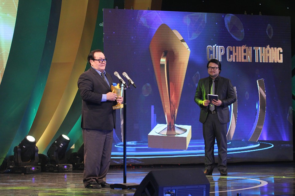 Cúp Chiến thắng 2017: Vinh danh Lê Thanh Tùng và Bùi Thu Thảo Cúp Chiến thắng 2017: Vinh danh Lê Thanh Tùng và Bùi Thu Thảo