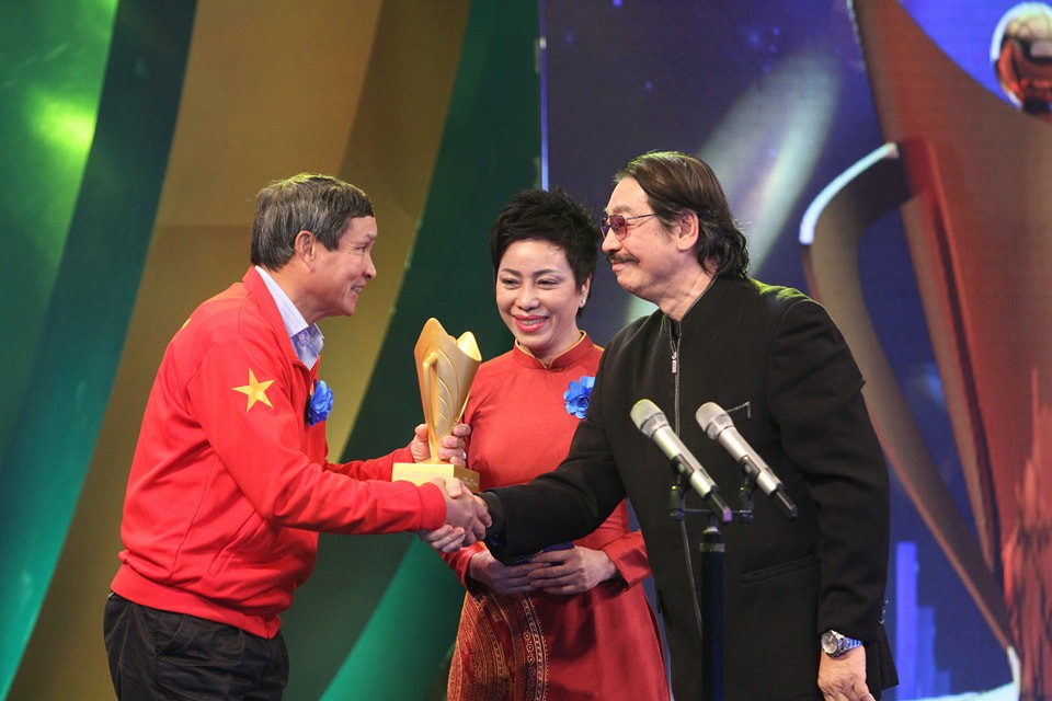 Cúp Chiến thắng 2017: Vinh danh Lê Thanh Tùng và Bùi Thu Thảo Cúp Chiến thắng 2017: Vinh danh Lê Thanh Tùng và Bùi Thu Thảo
