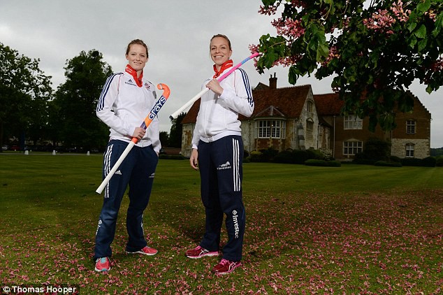 Kate và Helen đóng vai trò quan trọng trong chiếc HCĐ của ĐT khúc côn cầu Vương Quốc Anh tại London 2012. Kate và Helen đóng vai trò quan trọng trong chiếc HCĐ của ĐT khúc côn cầu Vương Quốc Anh tại London 2012.