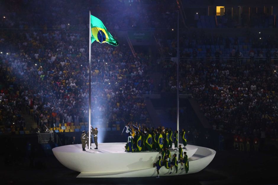 Quốc kỳ Brazil bay cao trên SVĐ Maracana. Quốc kỳ Brazil bay cao trên SVĐ Maracana.