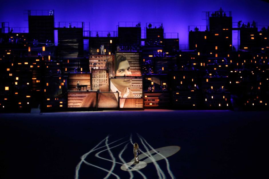 Siêu mẫu Giselle Bundchen ''thả dáng'' trên SVĐ Maracana, hướng về hình ảnh nhạc sĩ nổi tiếng Tom Jobim. Siêu mẫu Giselle Bundchen ''thả dáng'' trên SVĐ Maracana, hướng về hình ảnh nhạc sĩ nổi tiếng Tom Jobim.